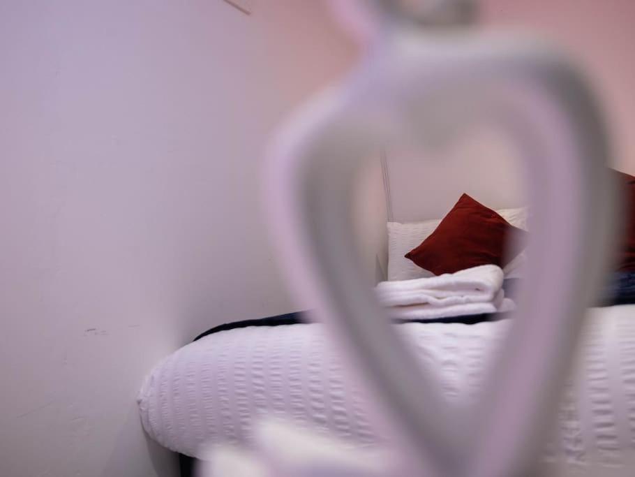 1 Bedroom-Sofabed-Worktable-4-Wifi-Parking ロンドン エクステリア 写真