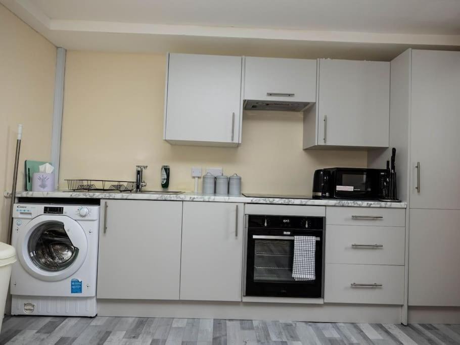 1 Bedroom-Sofabed-Worktable-4-Wifi-Parking ロンドン エクステリア 写真